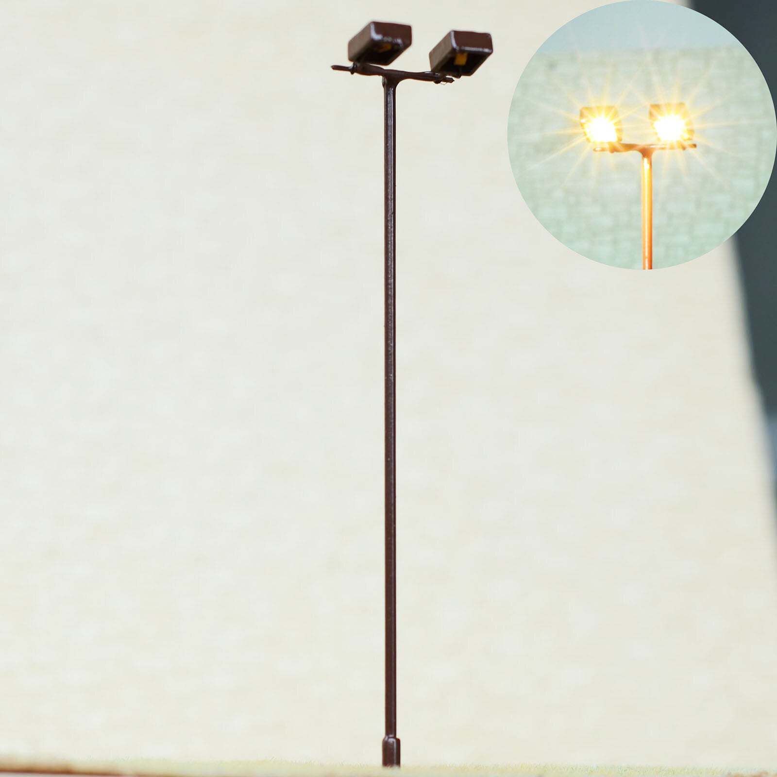 4 x HO/OO model railroad floodlight warm white LED made plaza lamp post #012BR