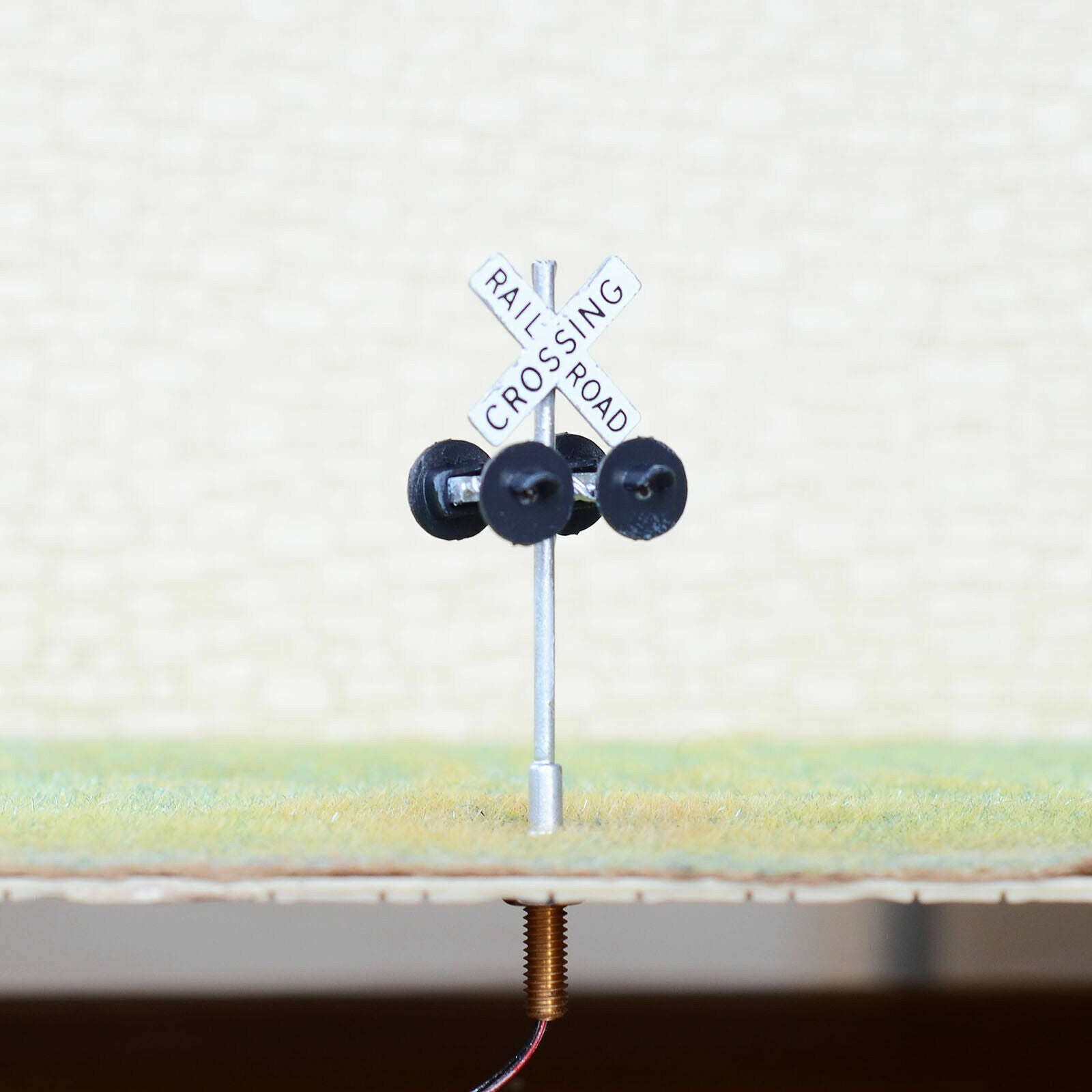 4 x HO scale model railroad grade crossing signals LEDs made 4 targets no sign