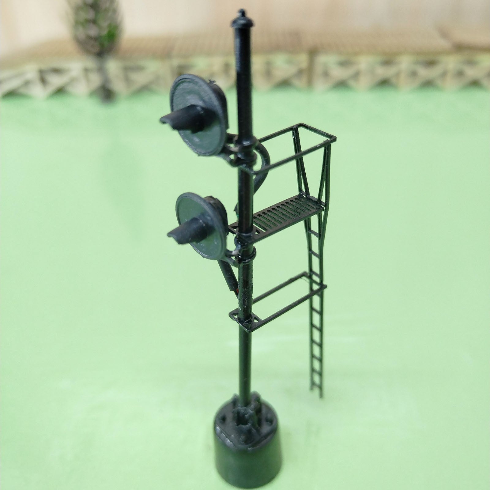 1 x HO scale model railroad 3-colors searchlight signal 2 heads laser cut #22BL