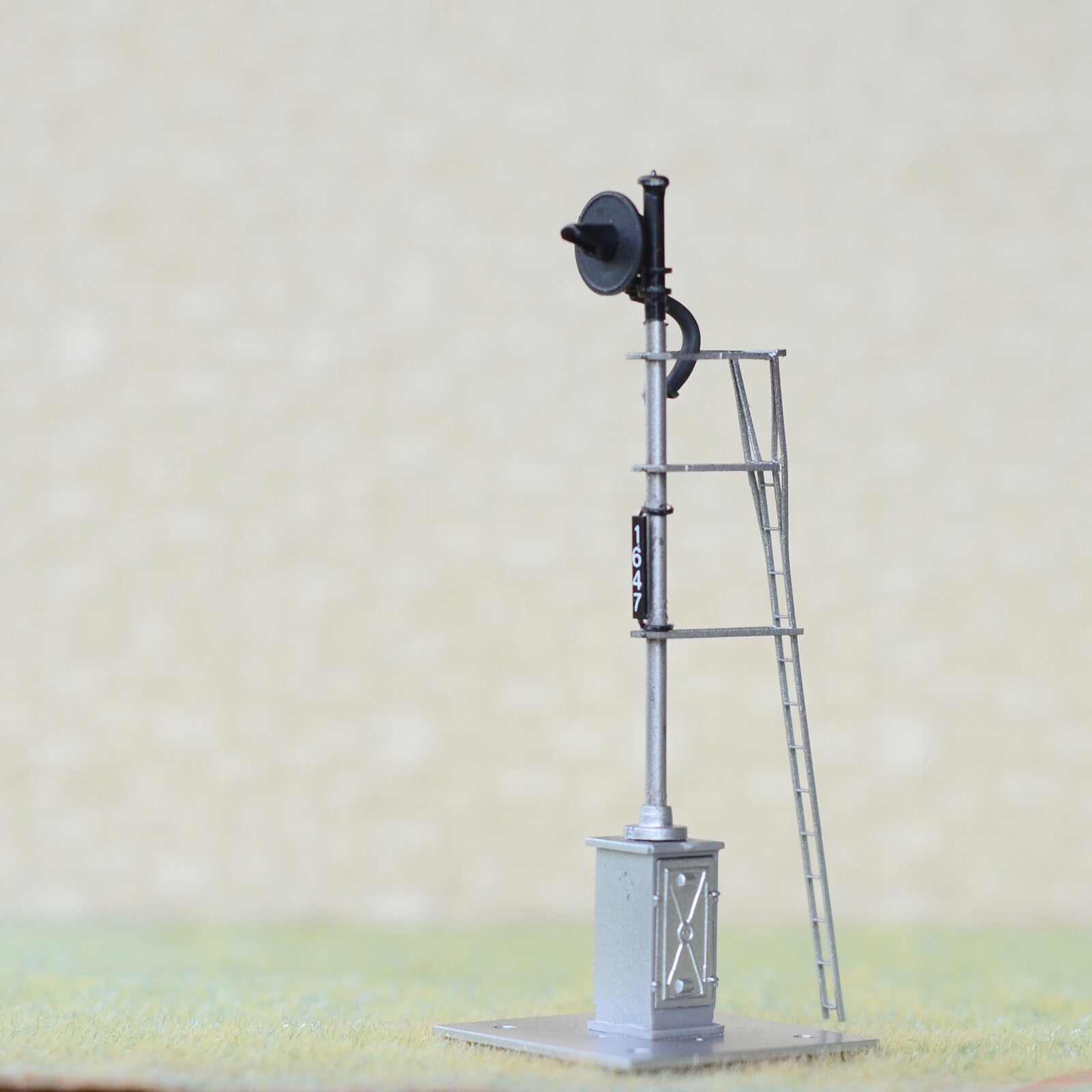 1 x HO scale model railroad tri-colors searchlight signal fine metal cabinet #04