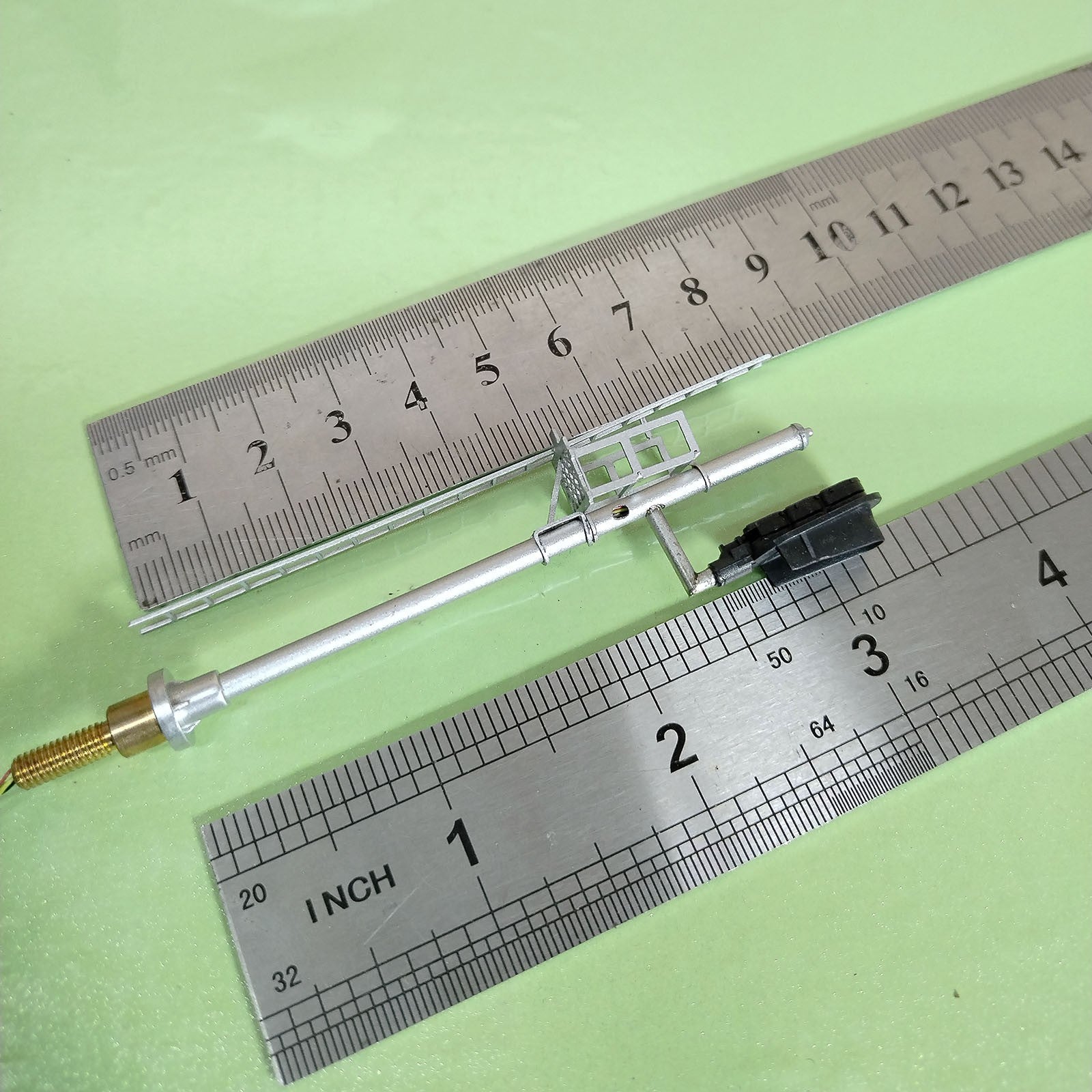 1 x HO scale 2 colors light Darth Vader style block signal ladder on back #F0B