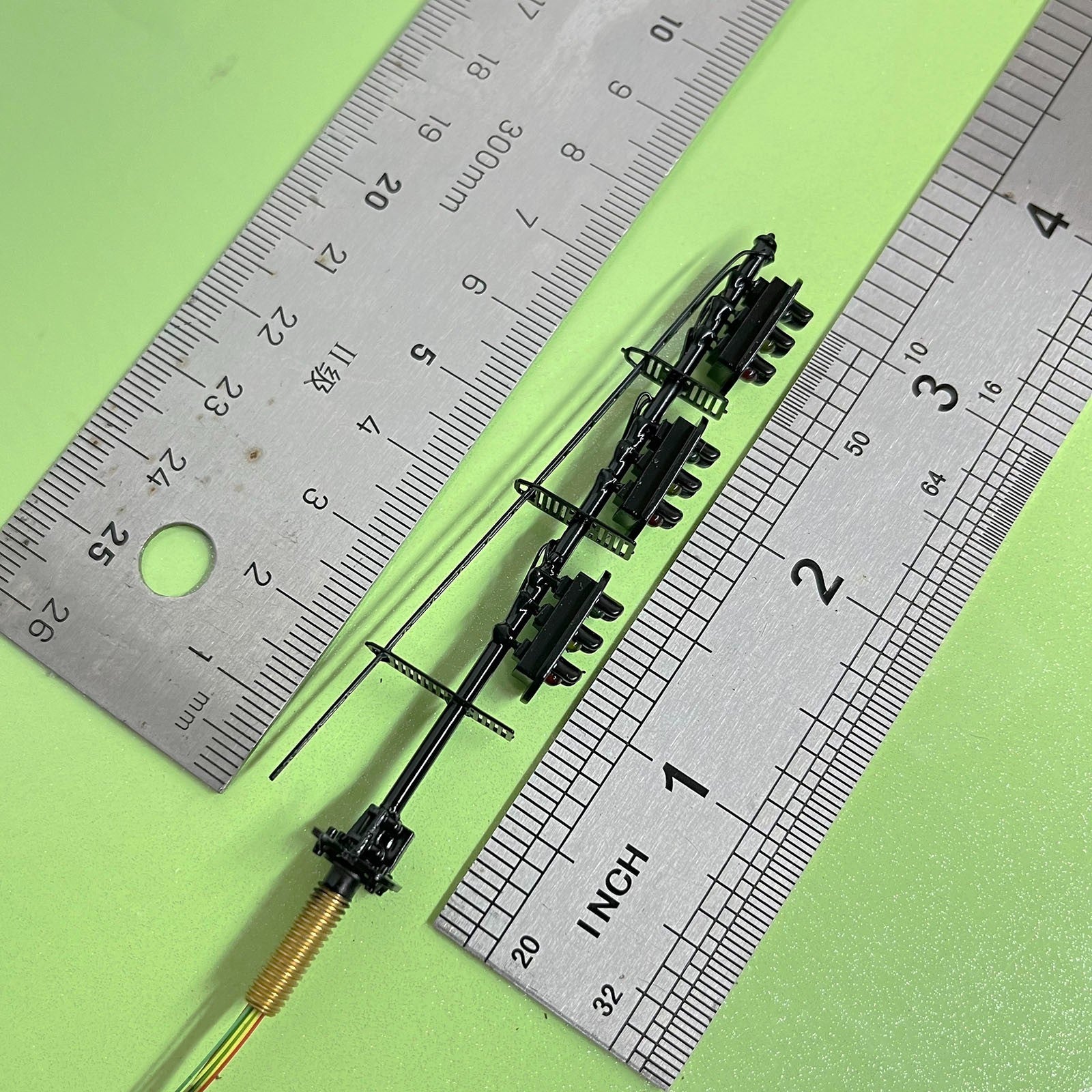1 x HO scale model railroad 3 colors block signal 3 heads distance metal #SK333B