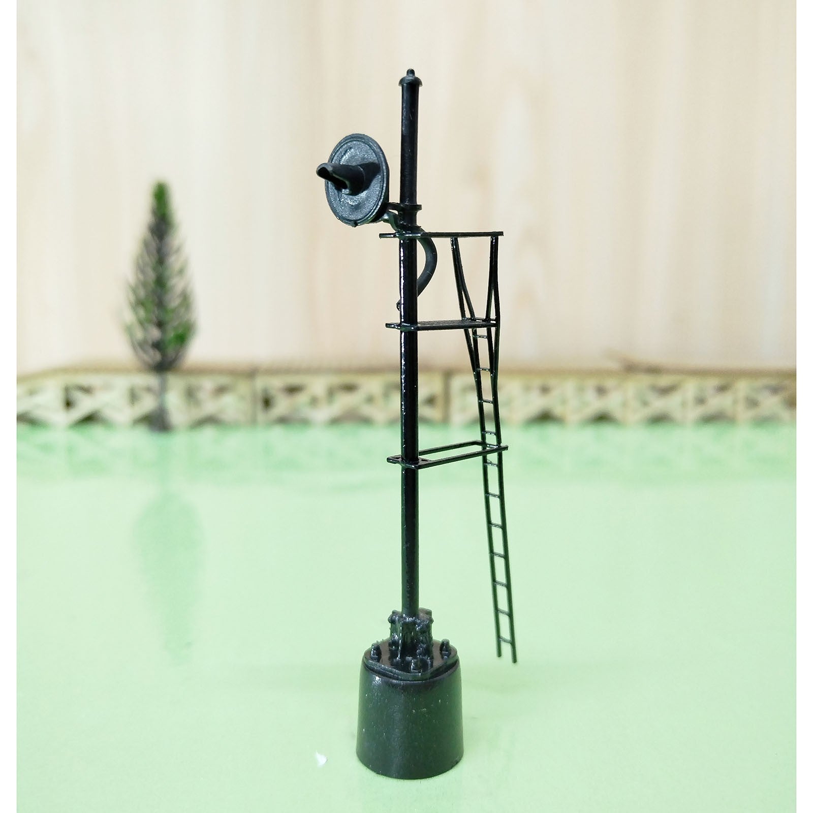 1 x HO scale model railroad tri-colors searchlight signal steel cabinet #02BL