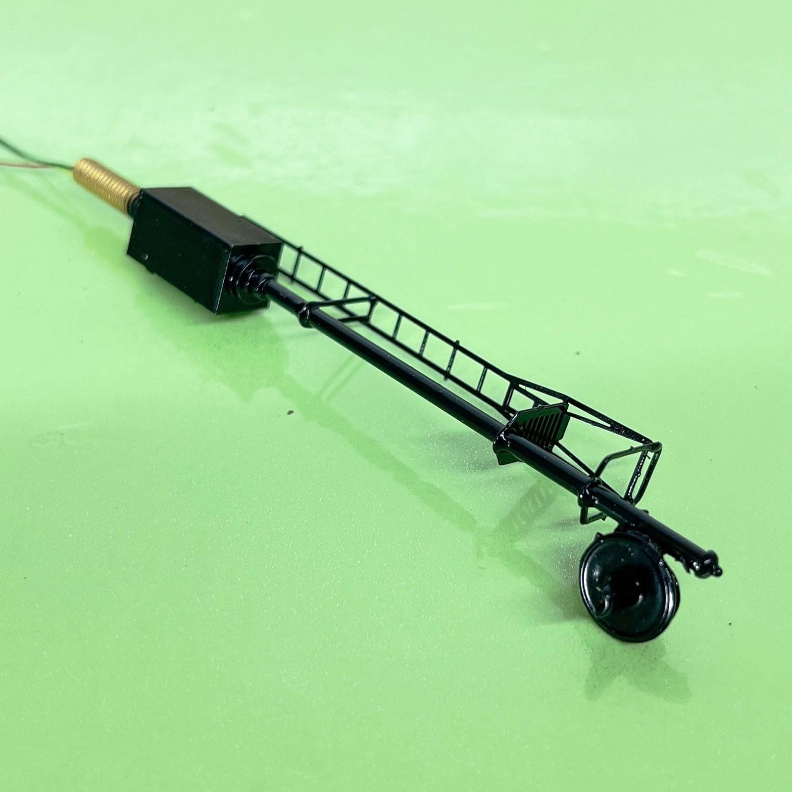 1 x HO scale model railroad tri-color searchlight signal metal cabinet #06BL